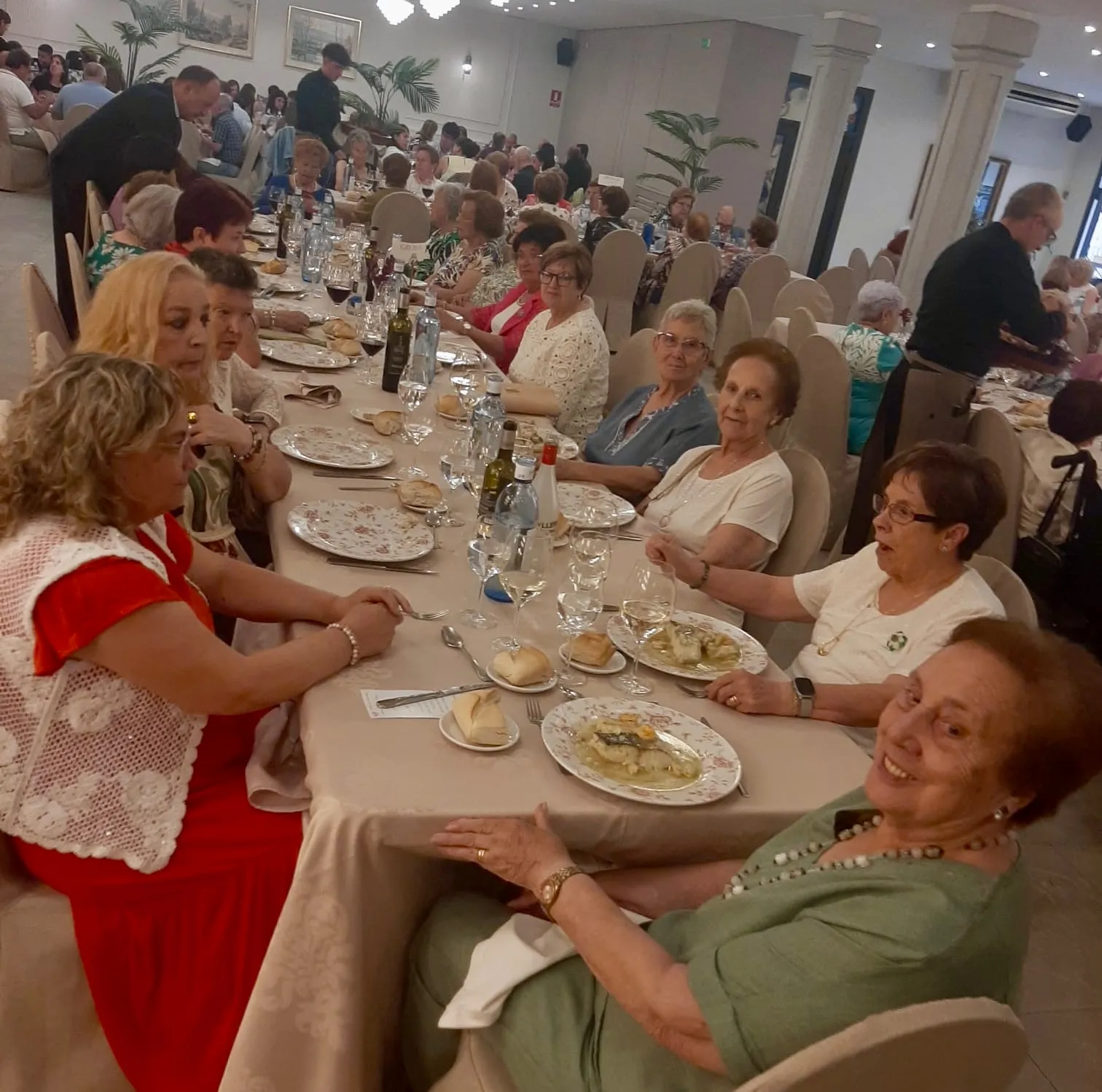 Foto 8 - El Programa Vive dice adi&oacute;s al curso con una animada comida