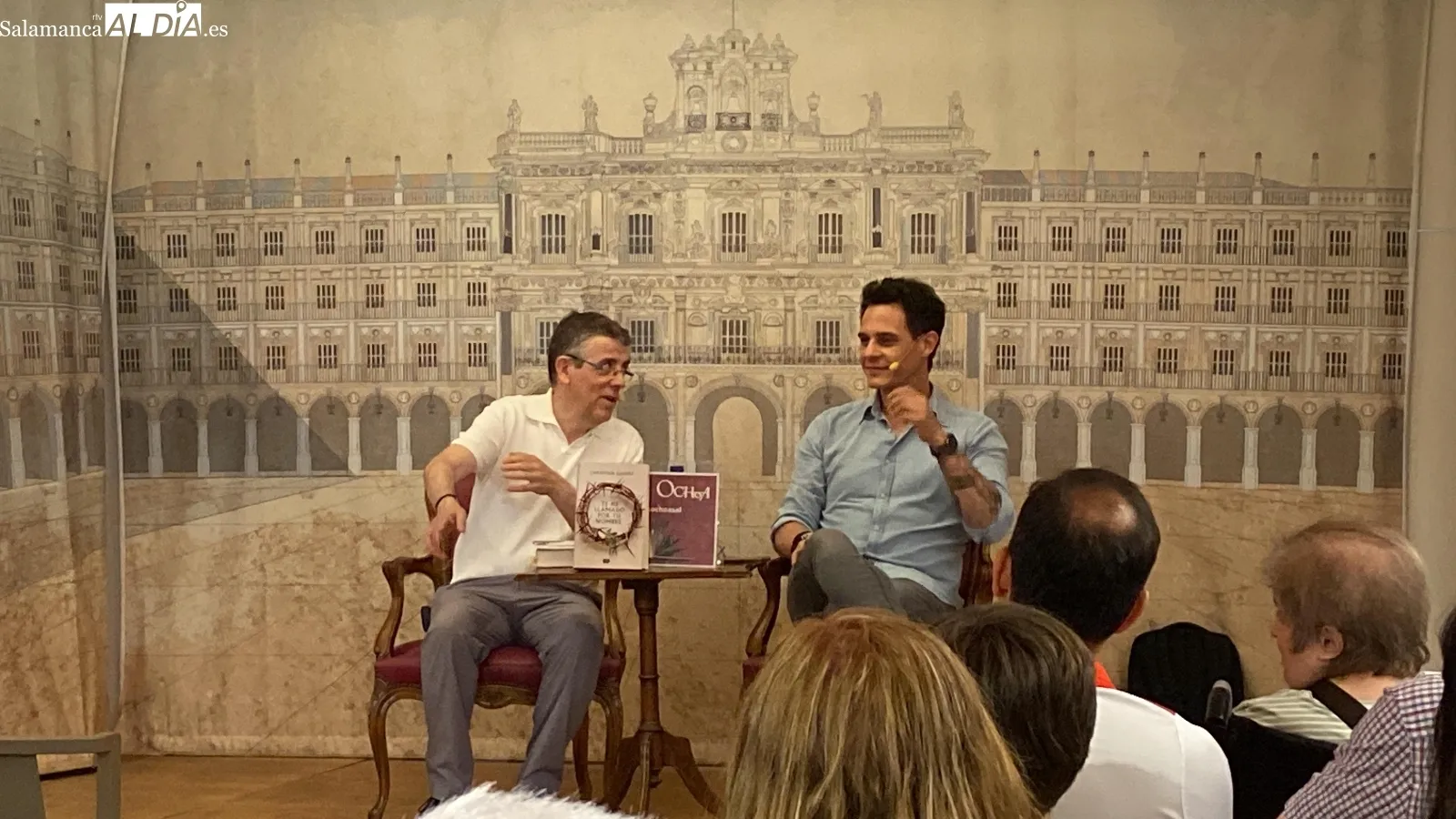 Christian Gálvez junto a Jero Hernández en la presentación del libro en Salamanca | FOTOS: Vanesa Martins 