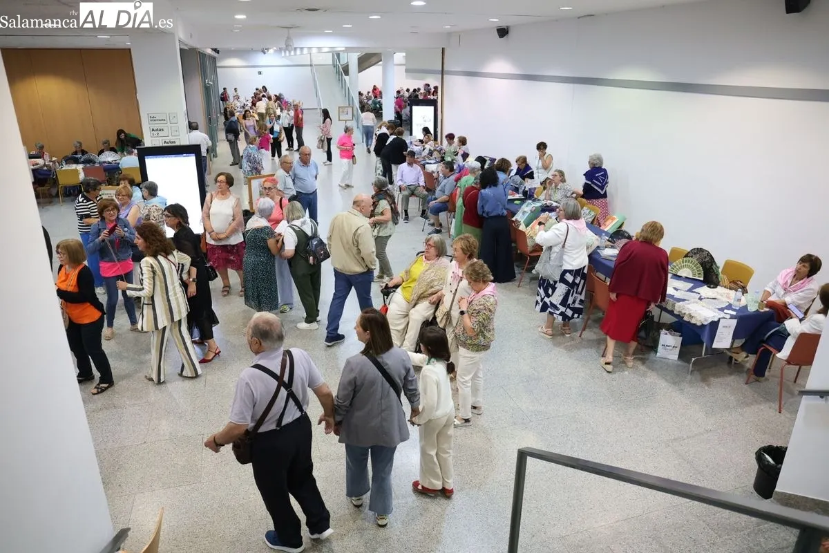 El arte del encaje de bolillos toma el Palacio de Congresos de Salamanca | FOTOS: David Sañudo 
