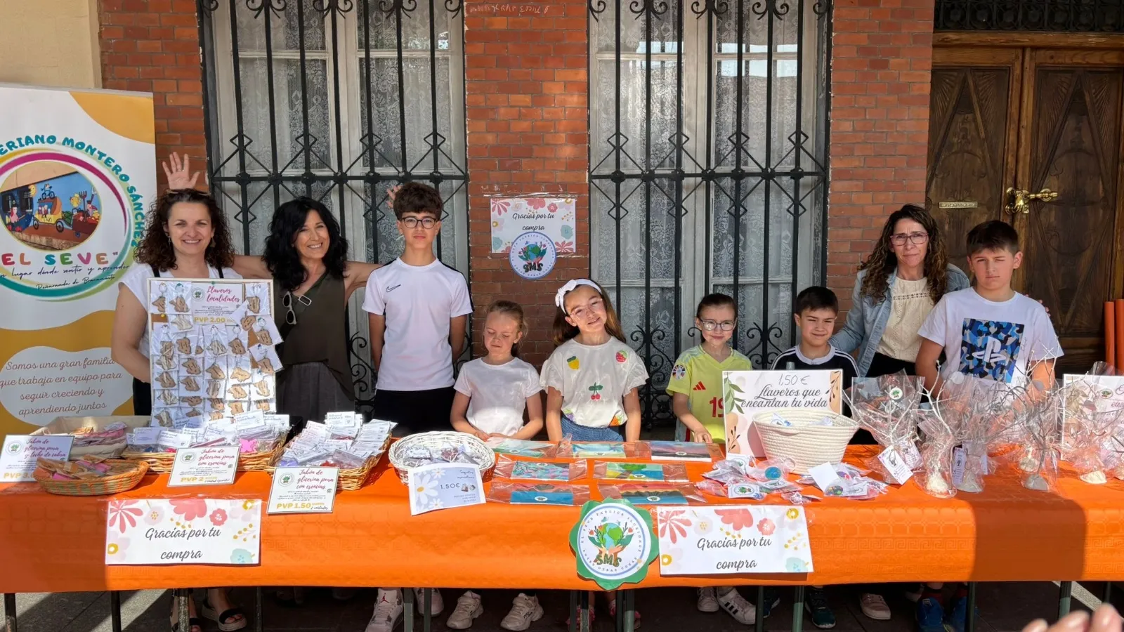 Foto 6 - El Seve lleva su original empresa &lsquo;Fabricando Ilusiones&rsquo; y sus productos artesanales al mercadillo