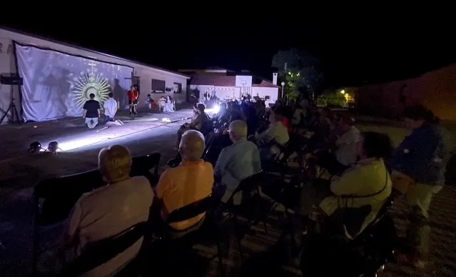Foto 3 - El Ma&iacute;llo recibe a los j&oacute;venes actores del montaje &lsquo;Peregrinos de Esperanza&rsquo;