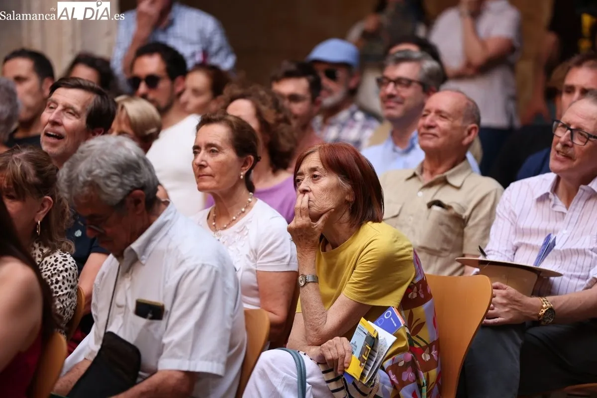 Juan Manuel de Prada y Antonello Ricci analizan al Cardenal Acquaviva en Salamanca | FOTOS: David Sañudo 