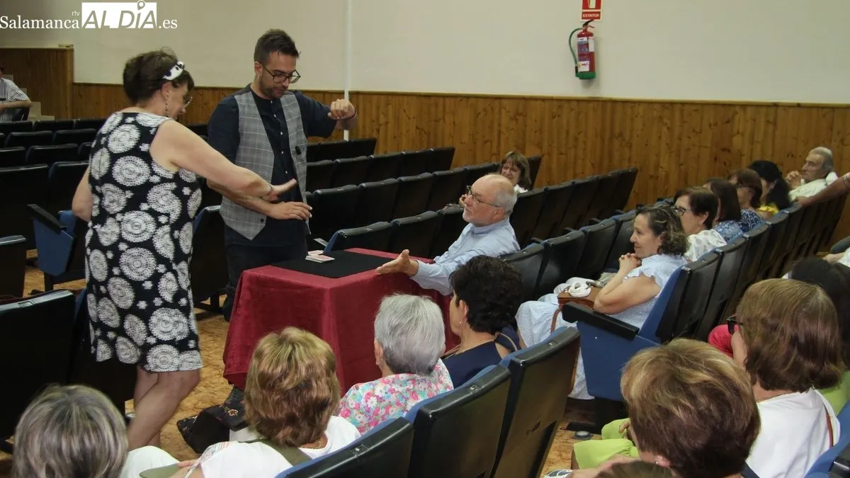 Foto 5 - La Asociaci&oacute;n de mujeres Villa de Lumbrales entrega los premios del XXIV Certamen Literario Carmen Mart&iacute;n Gaite