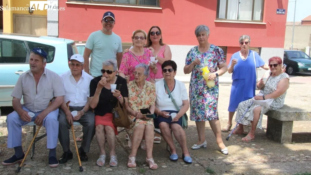 Foto 4 - Los jubilados de Lumbrales disfrutan de una animada jornada festiva el d&iacute;a de su patr&oacute;n, San Pedro