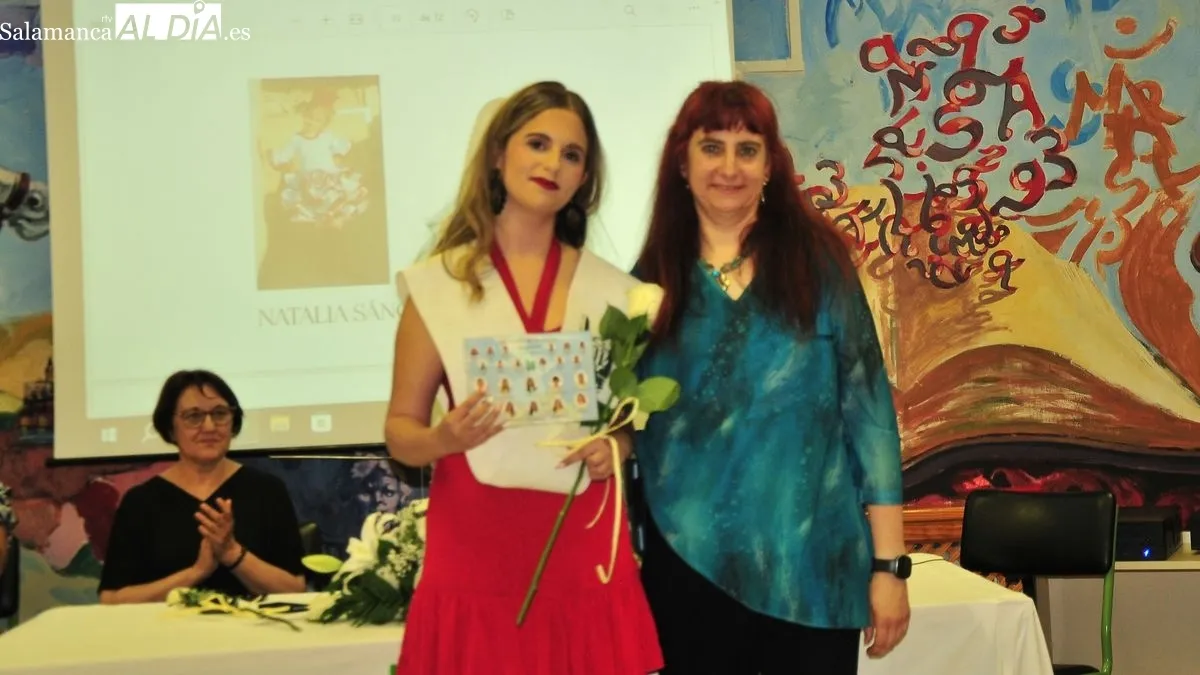Diez jóvenes de varios pueblos de El Abadengo han recibido sus becas de graduados en bachillerato