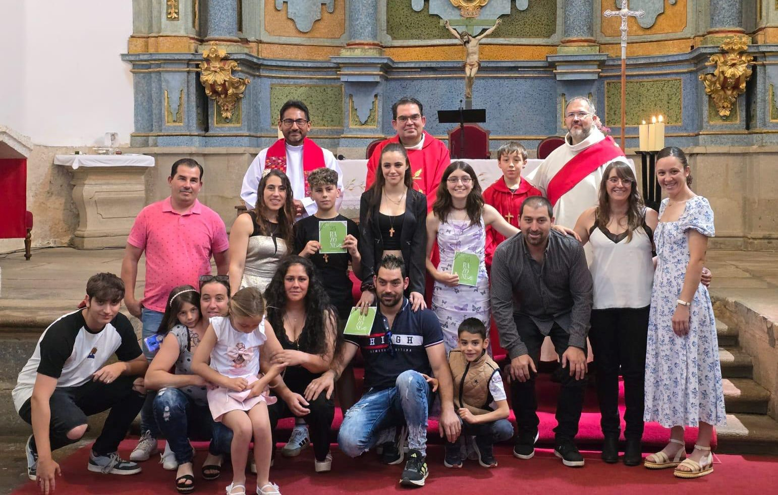 Impartido el Sacramento de la Confirmación a tres jóvenes en Gallegos de Argañán