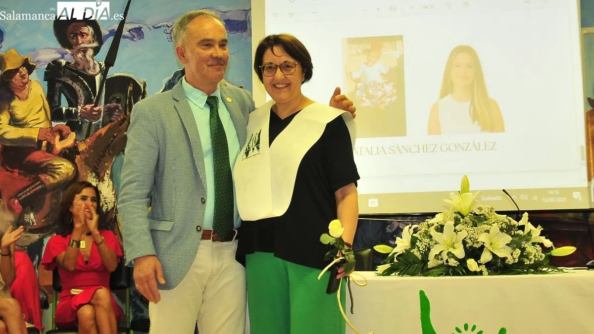 Diez jóvenes de varios pueblos de El Abadengo han recibido sus becas de graduados en bachillerato