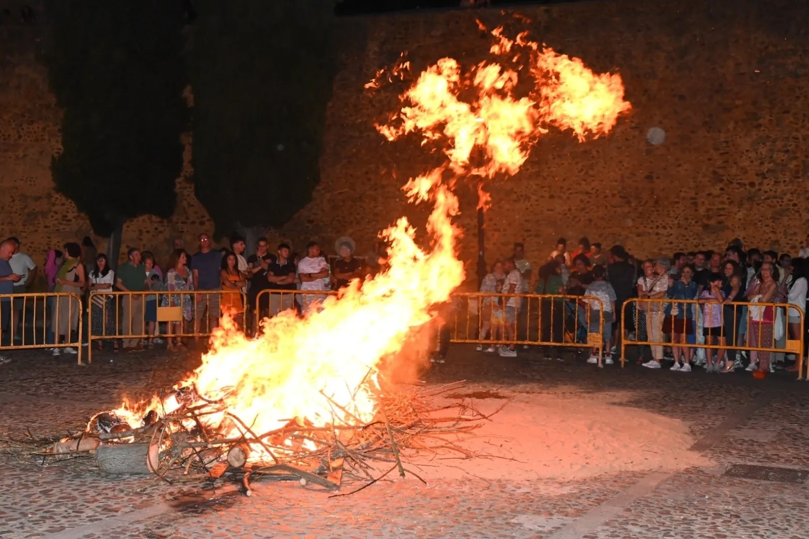 Foto 5 - Ciudad Rodrigo rememora su pasado vet&oacute;n para dar el pistoletazo de salida al verano 2025