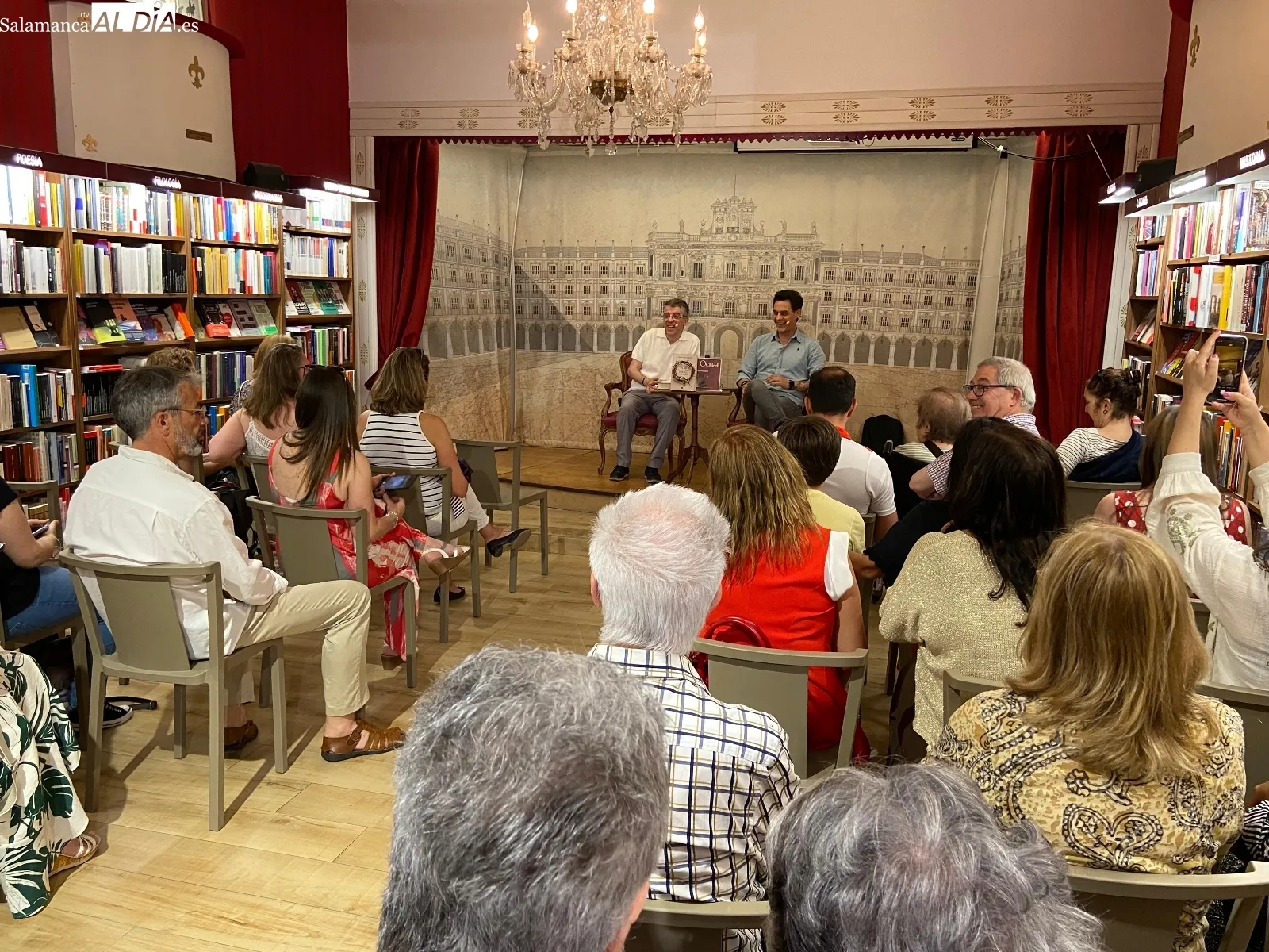 Christian Gálvez junto a Jero Hernández en la presentación del libro en Salamanca | FOTOS: Vanesa Martins 