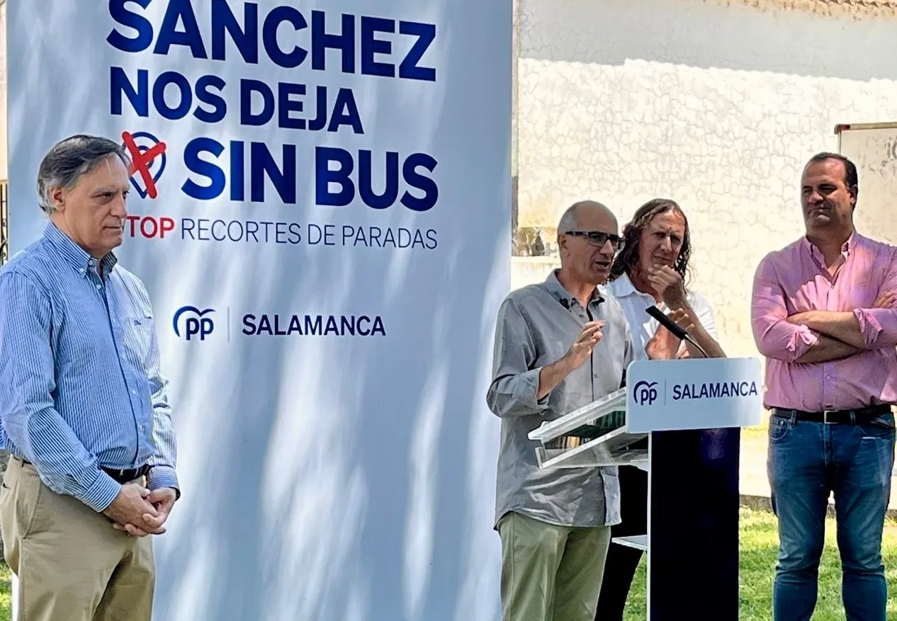 Foto 3 - El Partido Popular de Pe&ntilde;aranda y comarca se suma a la protesta por el recorte de paradas de autob&uacute;s