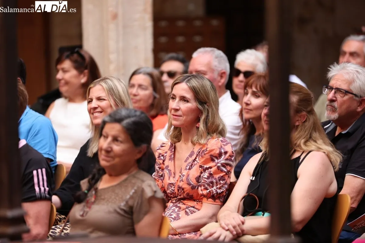 Juan Manuel de Prada y Antonello Ricci analizan al Cardenal Acquaviva en Salamanca | FOTOS: David Sañudo 
