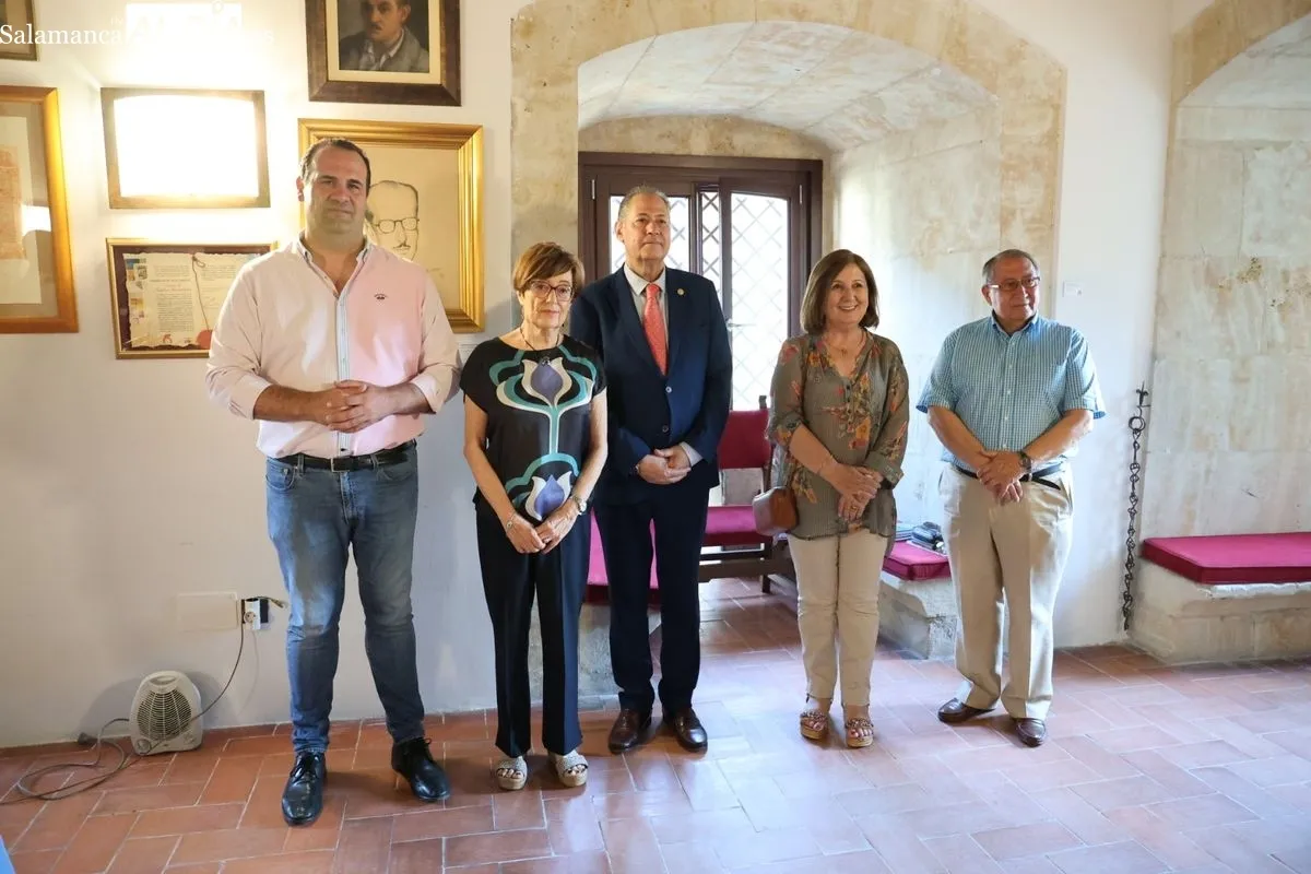El Centro de Estudios Salmantinos inaugura un nuevo acceso a la torre del Clavero desde la plaza de Colón | FOTOS: David Sañudo 
