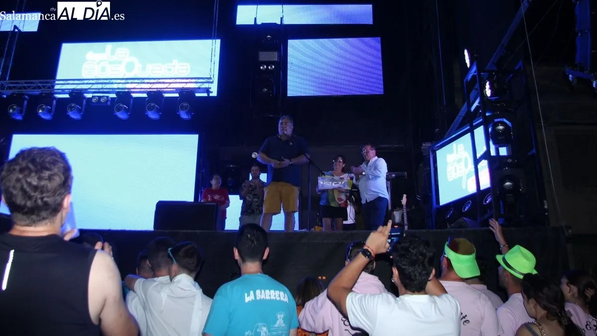 La plaza de la farola fue escenario de los actos oficiales de la apertura de las fiestas