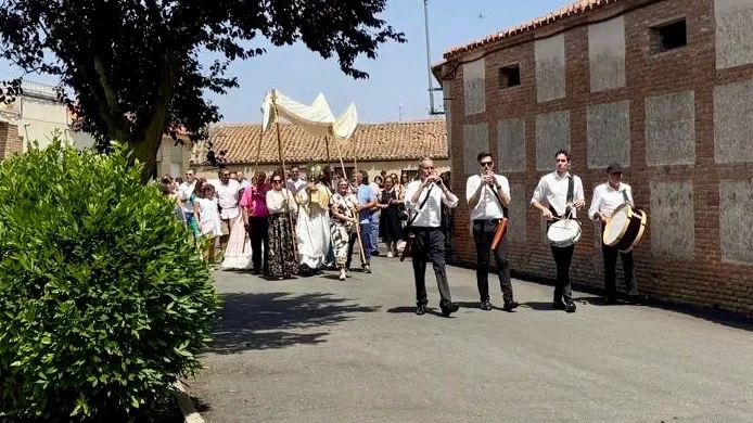 Foto 6 - El Campo de Pe&ntilde;aranda se echa a las calles para vivir el Corpus, d&iacute;a grande de sus fiestas