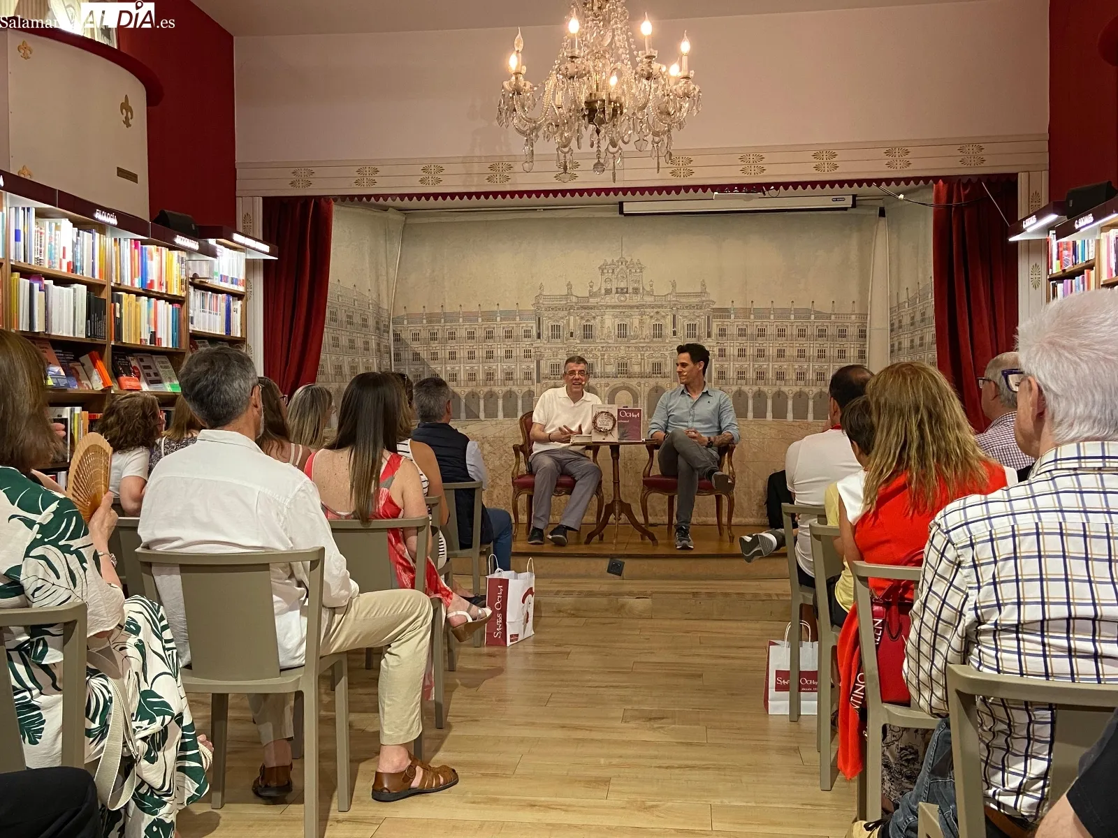 Christian Gálvez junto a Jero Hernández en la presentación del libro en Salamanca | FOTOS: Vanesa Martins 