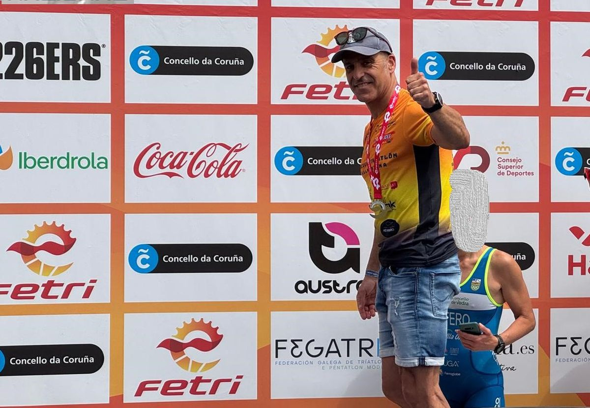Un policía nacional de Salamanca, campeón de España de Triatlón Olímpico 2025 en categoría veterano