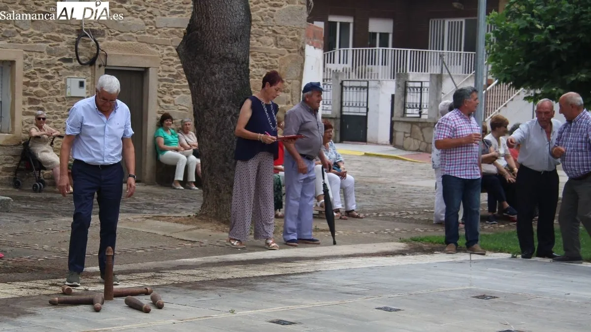 El parque fue escenario de los juegos tradicionales y del encuentro de los socios del colectivo de mayores