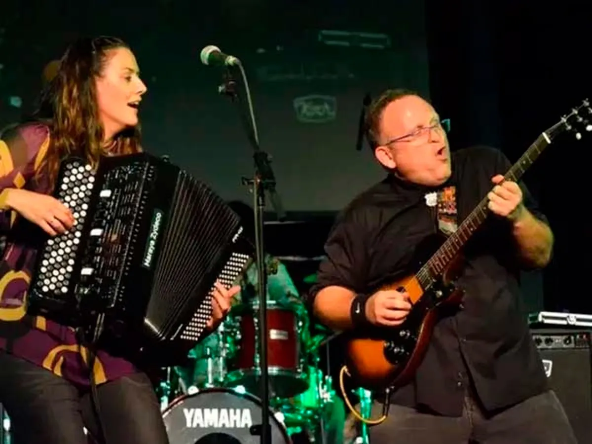 22 de agosto - 21:30 horas. Actuación de: Maraya Zydeco.