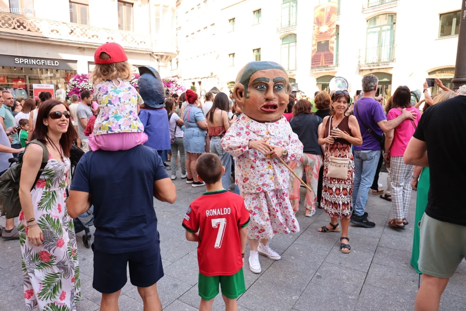 Desfile de cabezudos en Salamanca | Fotos: David Sañudo
