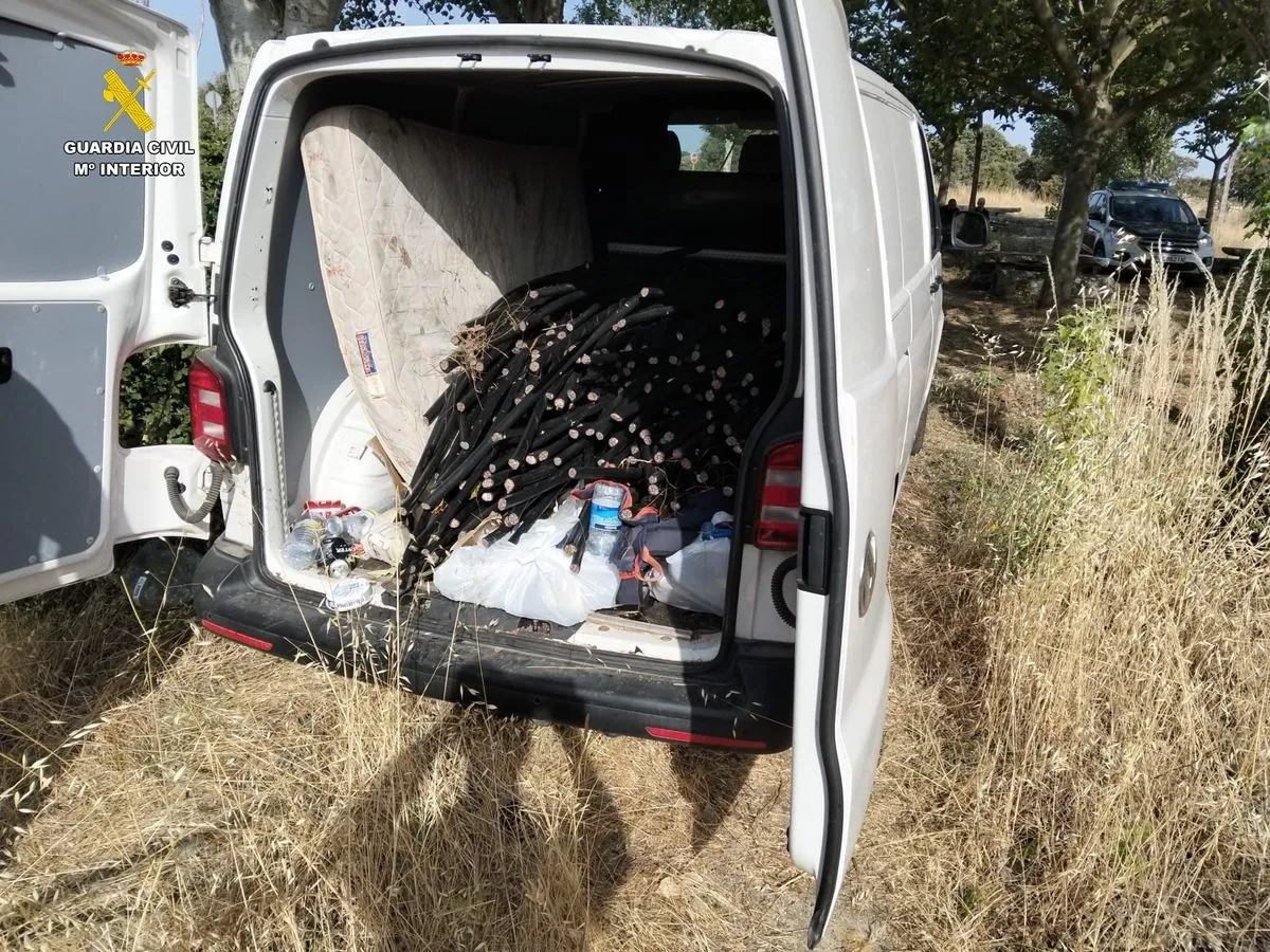 Foto 2 - Sorprendidos durmiendo en el bosque tras robar 2.000 kilos de cable de cobre