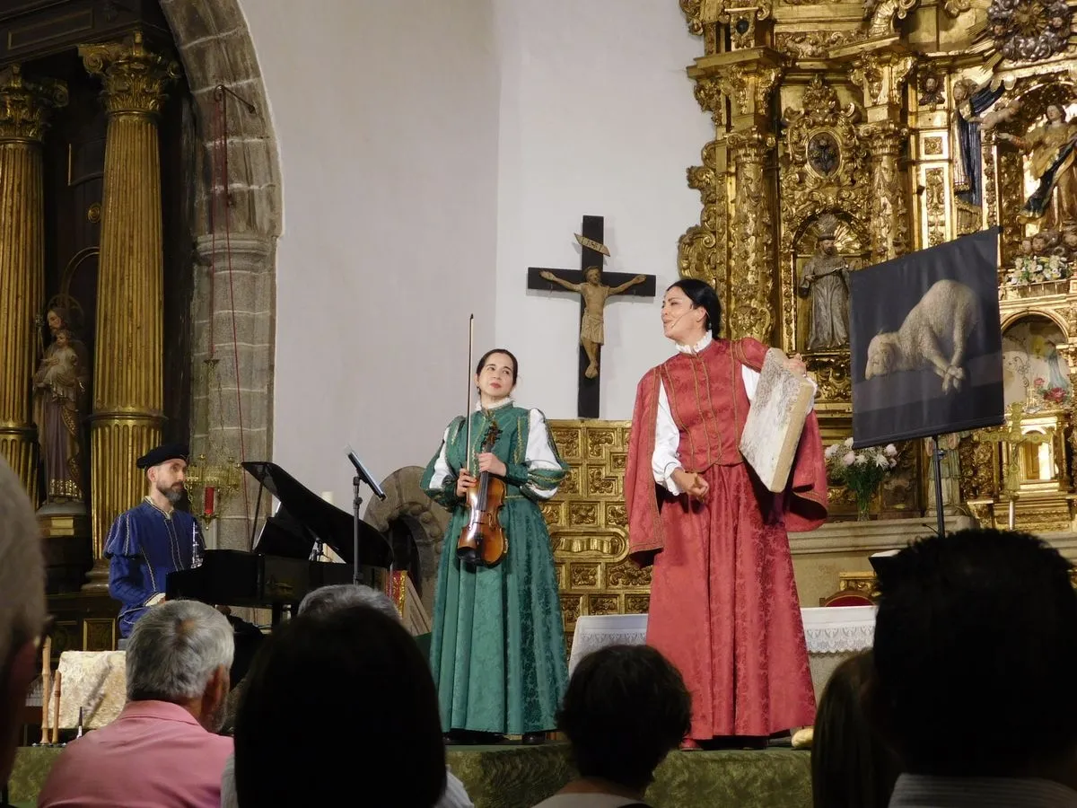 Foto 4 - La iglesia de Candelario acoge el estreno absoluto de 'Arcos y Ecos' (FOTOS)