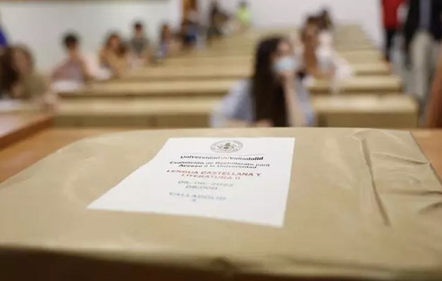 Un texto contra el clasismo de la universidad privada, Valle-Inclán y Cela: el contenido que ha entrado en la PAU de Castilla y León