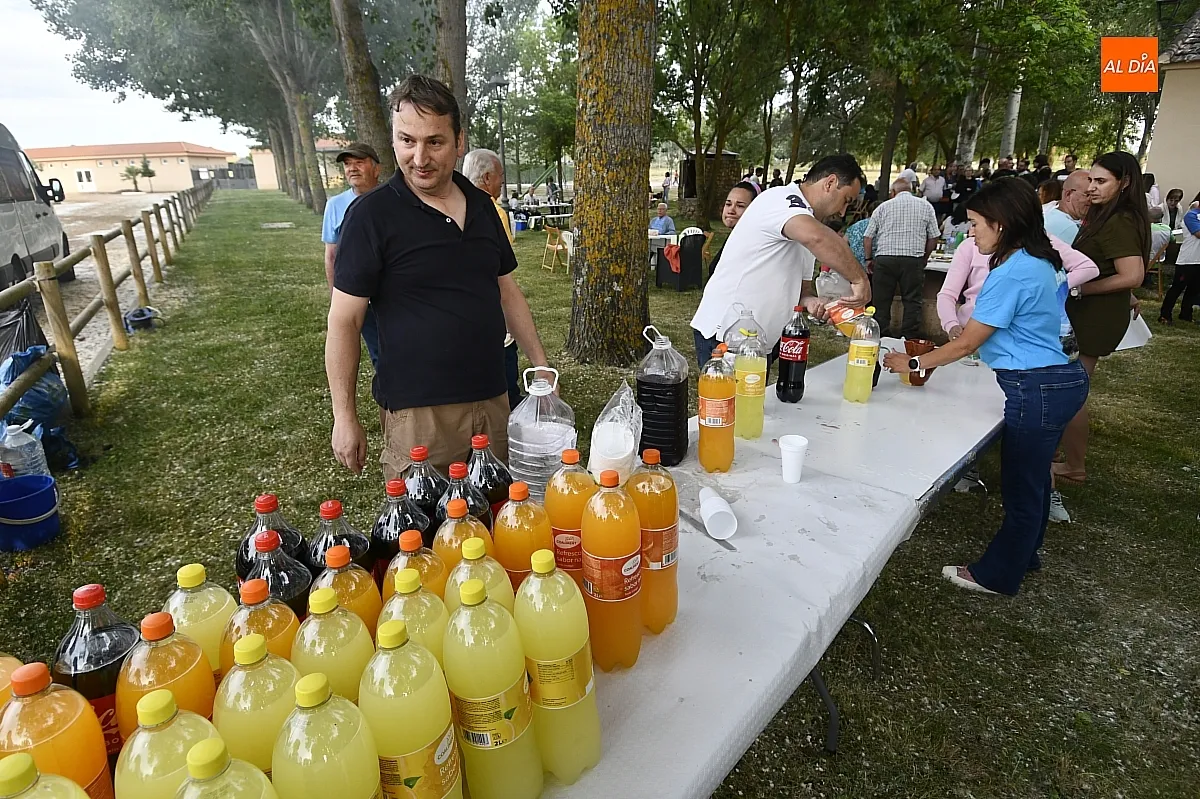 Merienda popular en las fiestas de San Antonio de Morasverdes/ Fotos: Adrián M.Pastor