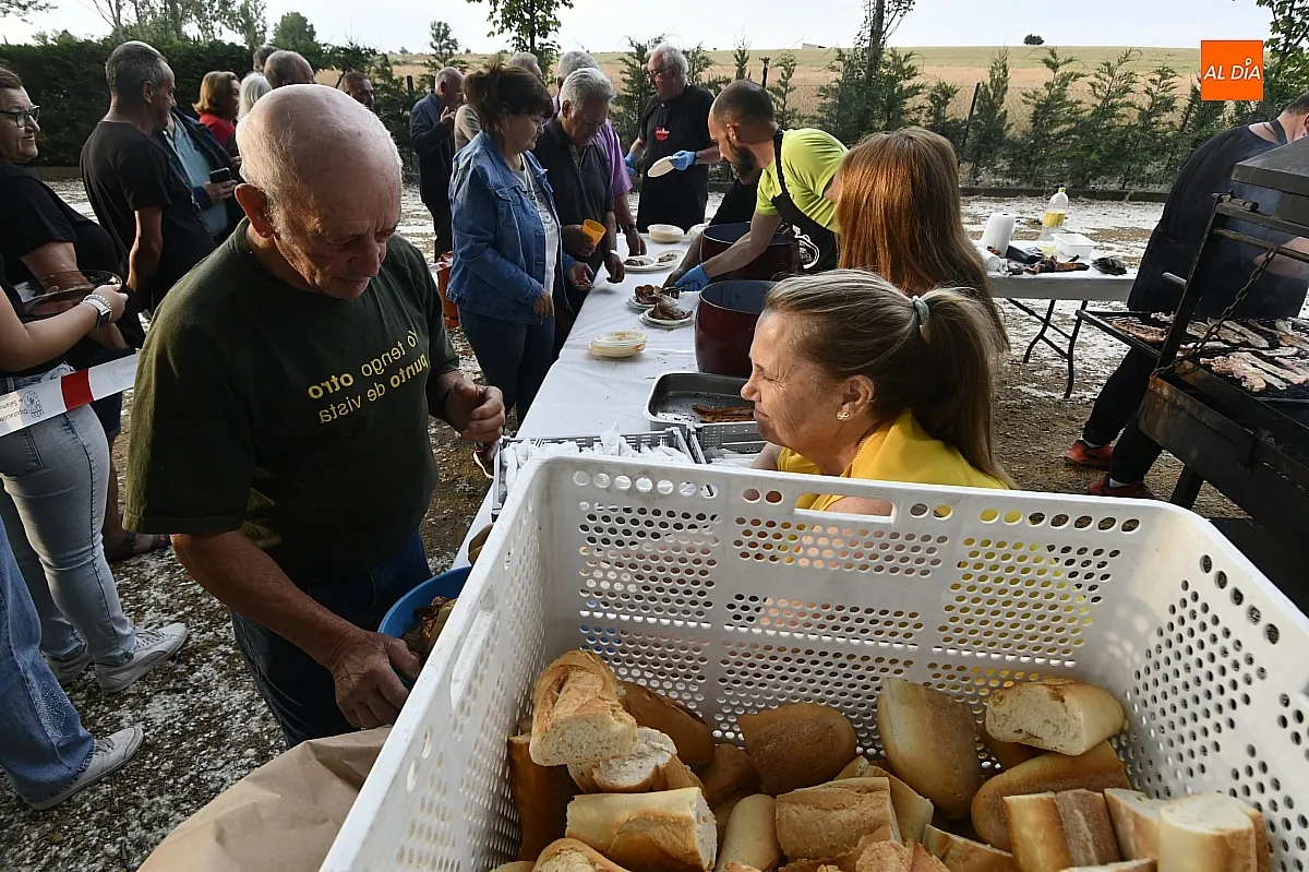 Merienda popular en las fiestas de San Antonio de Morasverdes/ Fotos: Adrián M.Pastor