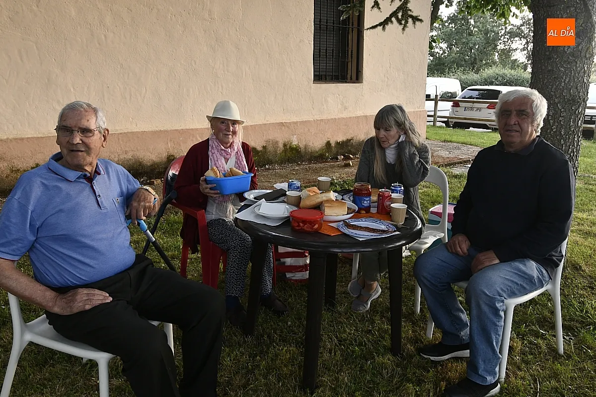 Merienda popular en las fiestas de San Antonio de Morasverdes/ Fotos: Adrián M.Pastor