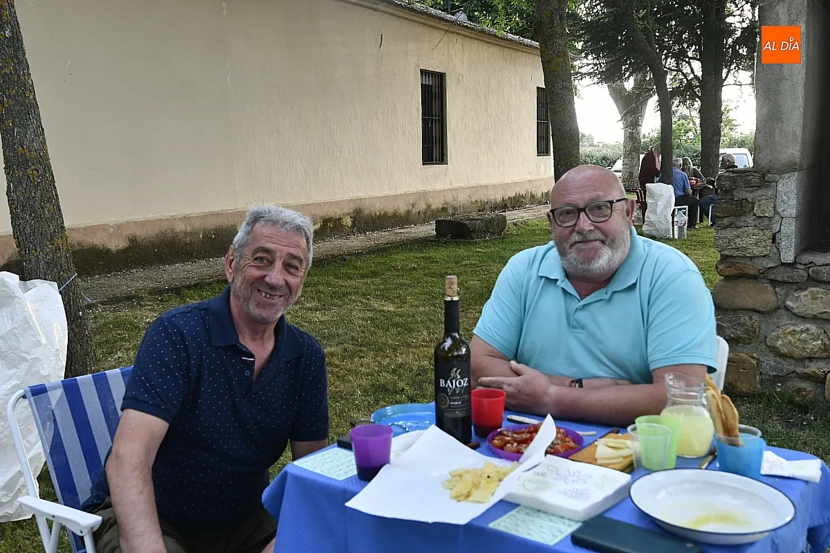 Merienda popular en las fiestas de San Antonio de Morasverdes/ Fotos: Adrián M.Pastor