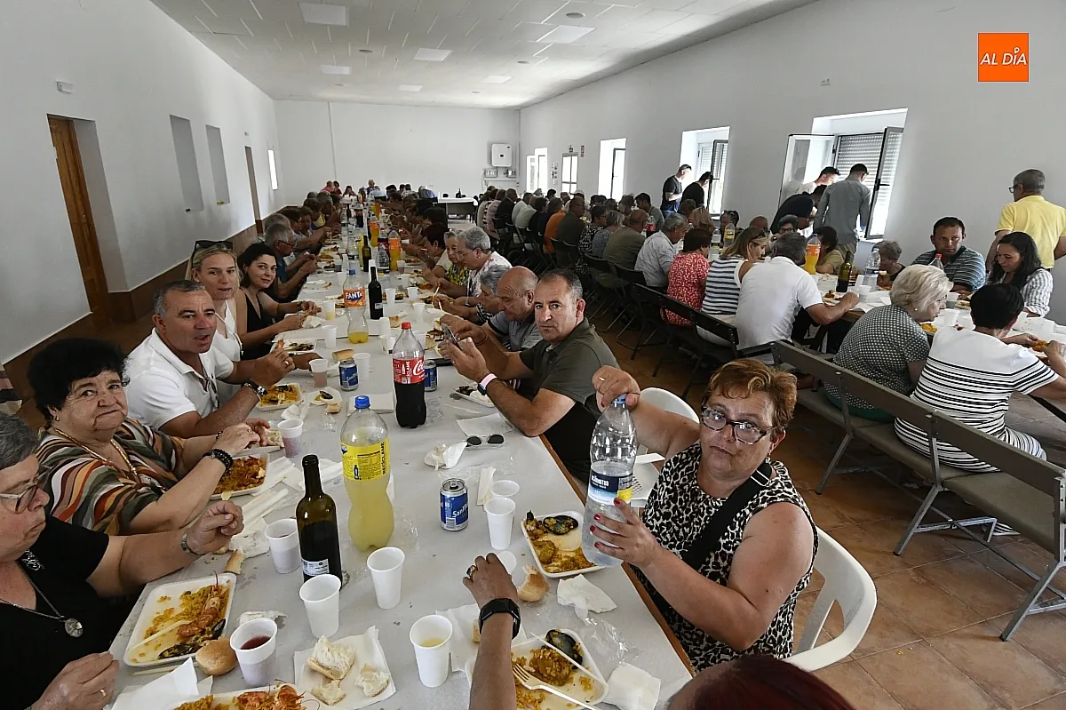 Una paella popular cierra las fiestas de San Antonio en Martín de Yeltes/ Fotos: Adrián M.Pastor