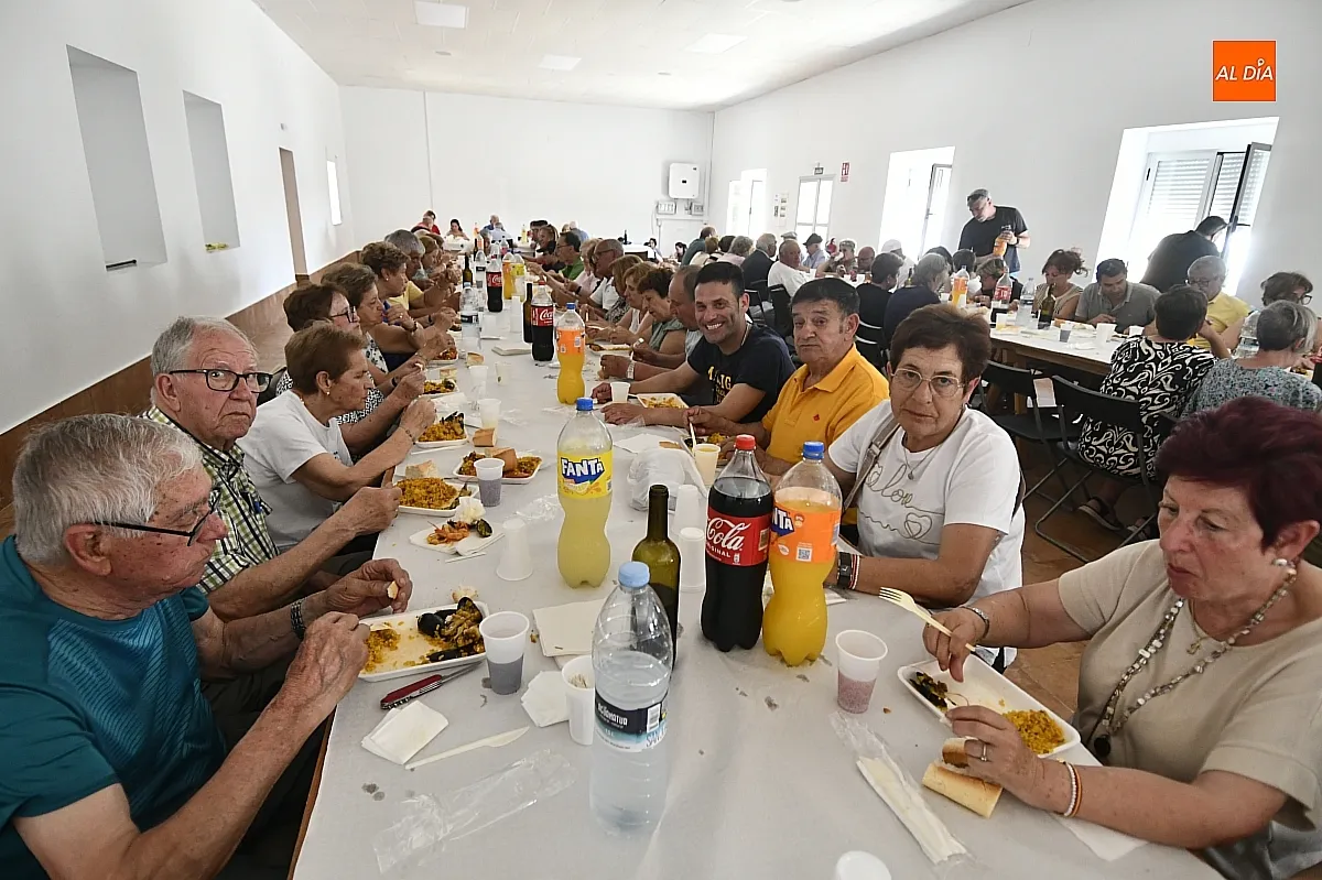 Una paella popular cierra las fiestas de San Antonio en Martín de Yeltes/ Fotos: Adrián M.Pastor
