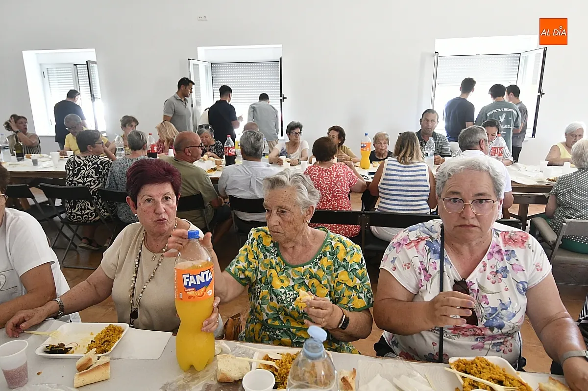 Una paella popular cierra las fiestas de San Antonio en Martín de Yeltes/ Fotos: Adrián M.Pastor