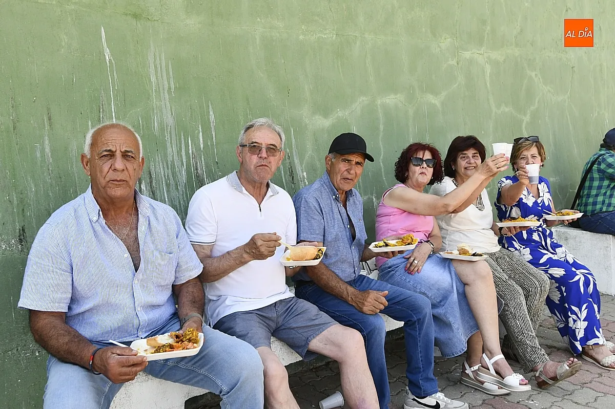 Una paella popular cierra las fiestas de San Antonio en Martín de Yeltes/ Fotos: Adrián M.Pastor