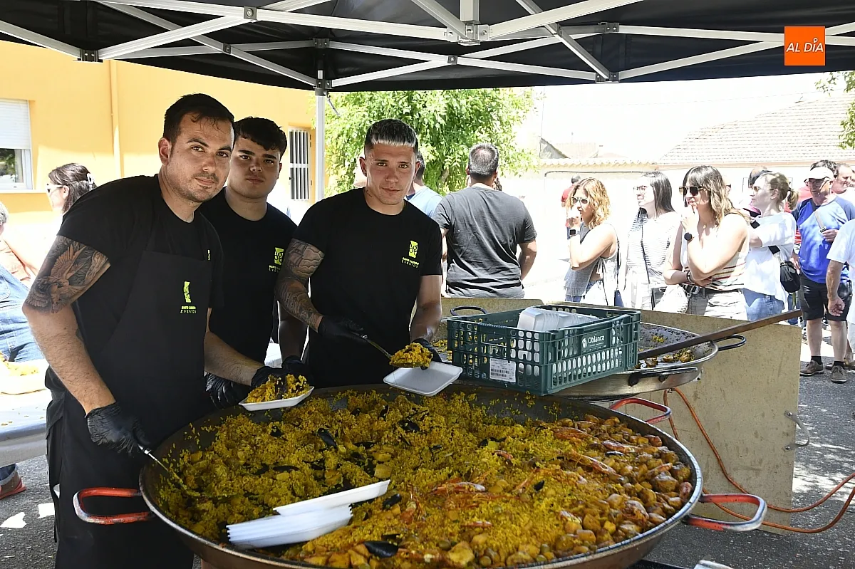 Una paella popular cierra las fiestas de San Antonio en Martín de Yeltes/ Fotos: Adrián M.Pastor