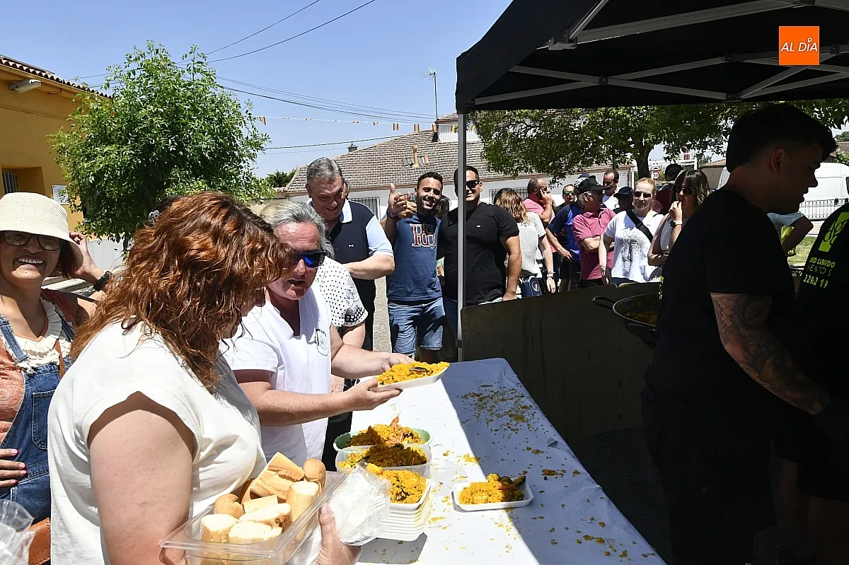 Una paella popular cierra las fiestas de San Antonio en Martín de Yeltes/ Fotos: Adrián M.Pastor