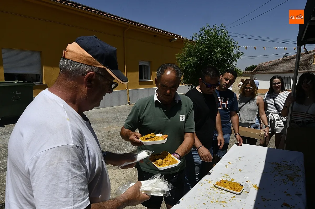 Una paella popular cierra las fiestas de San Antonio en Martín de Yeltes/ Fotos: Adrián M.Pastor