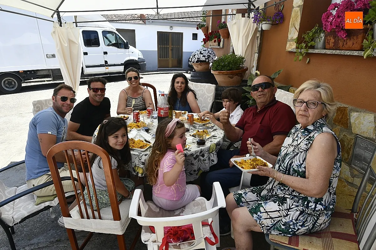 Una paella popular cierra las fiestas de San Antonio en Martín de Yeltes/ Fotos: Adrián M.Pastor