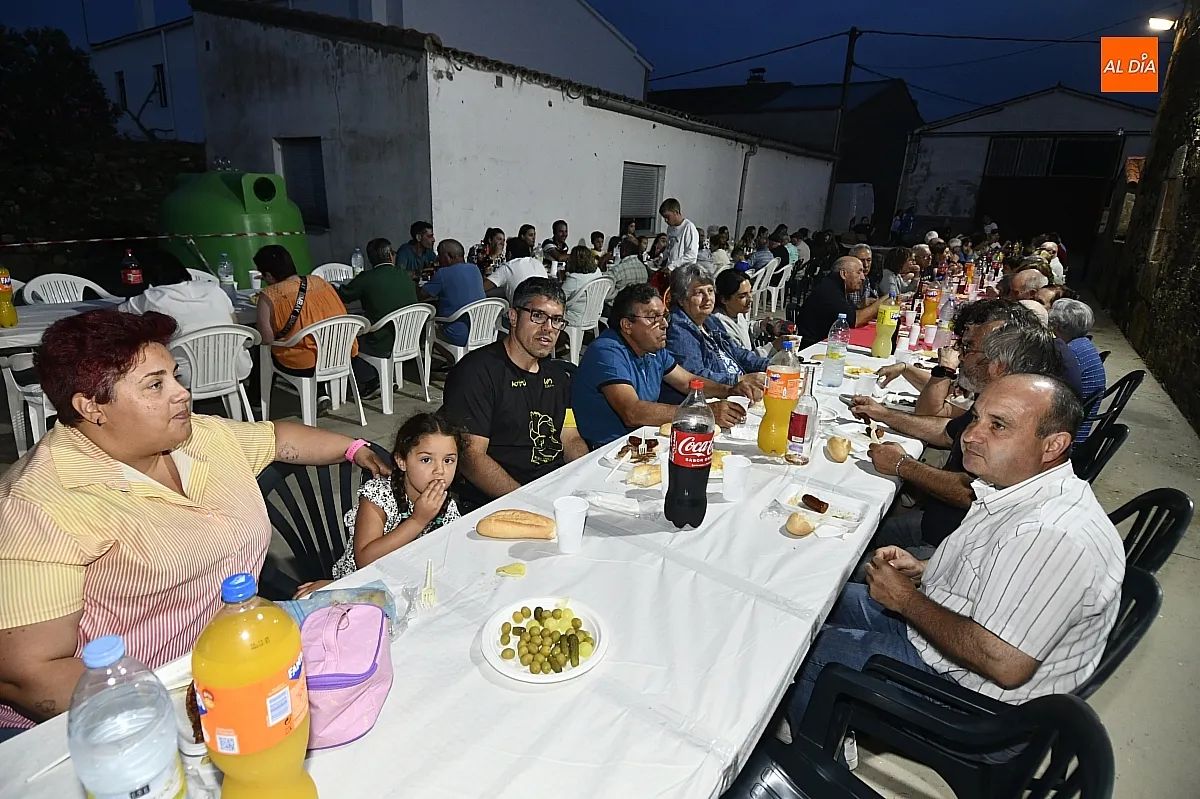 Parrillada popular en Villar de La Yegua con motivo de las fiestas de San Juan/ Fotos: Adrián M.Pastor