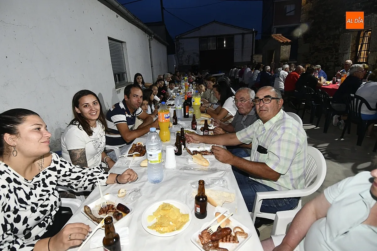 Parrillada popular en Villar de La Yegua con motivo de las fiestas de San Juan/ Fotos: Adrián M.Pastor