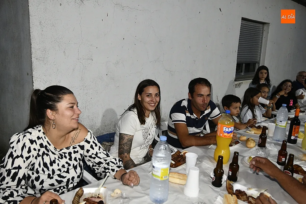 Parrillada popular en Villar de La Yegua con motivo de las fiestas de San Juan/ Fotos: Adrián M.Pastor