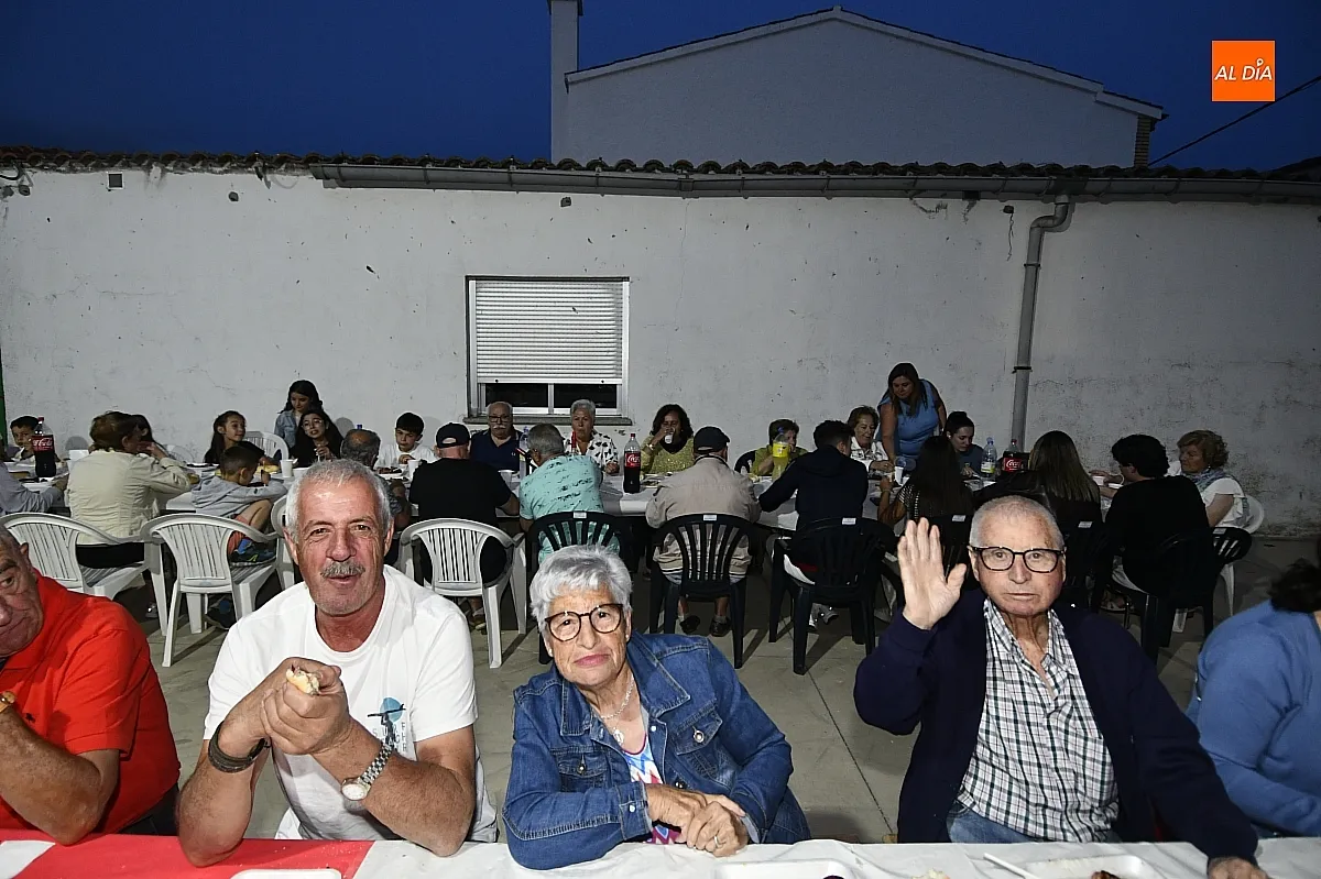Parrillada popular en Villar de La Yegua con motivo de las fiestas de San Juan/ Fotos: Adrián M.Pastor
