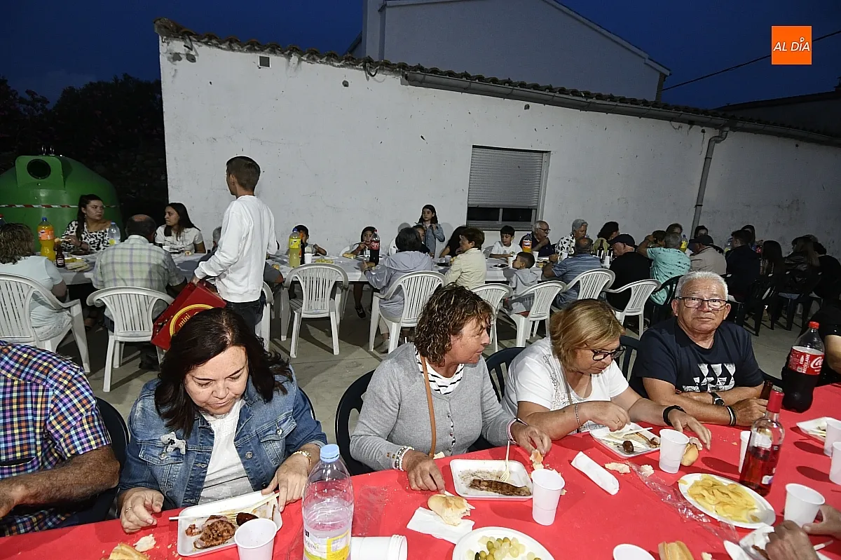 Parrillada popular en Villar de La Yegua con motivo de las fiestas de San Juan/ Fotos: Adrián M.Pastor
