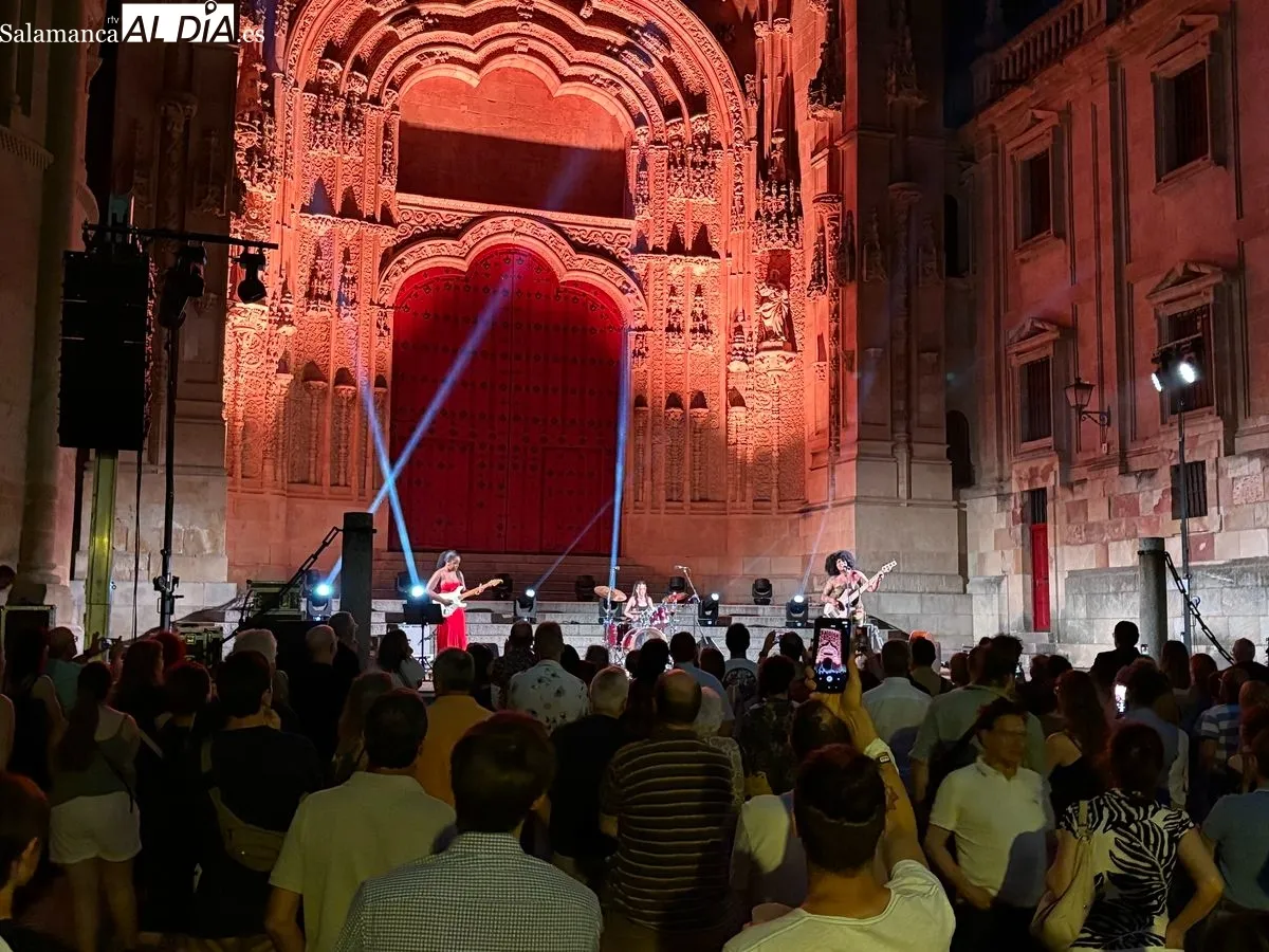Concierto de Tonina en el Patio Chico de Salamanca. Foto: Miguel González