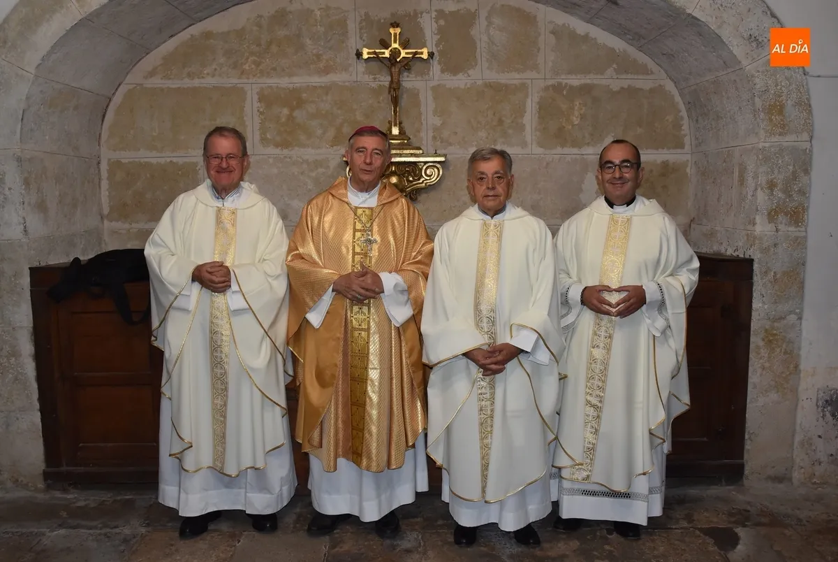 Foto 2 - Vidal Rodr&iacute;guez celebra sus Bodas de Oro Sacerdotales y Gabriel &Aacute;ngel Cid las de Plata