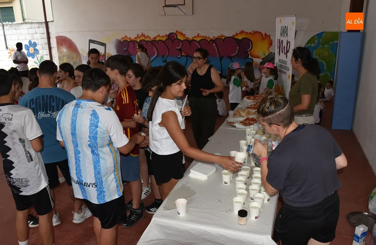 Foto 4 - La AMPA de Misioneras brinda al alumnado un almuerzo saludable y un bingo musical