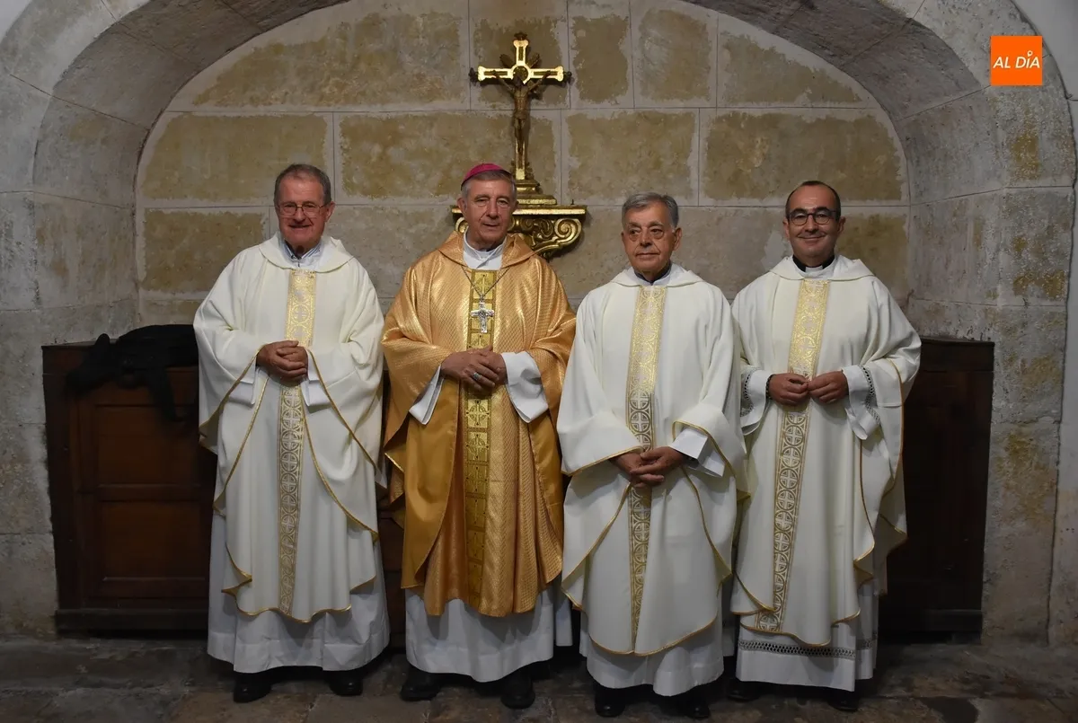 Foto 3 - Vidal Rodr&iacute;guez celebra sus Bodas de Oro Sacerdotales y Gabriel &Aacute;ngel Cid las de Plata