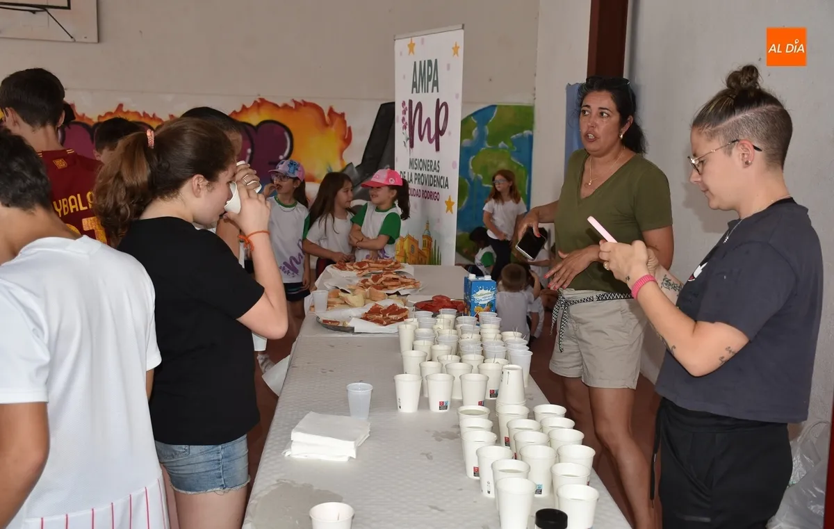 Foto 6 - La AMPA de Misioneras brinda al alumnado un almuerzo saludable y un bingo musical