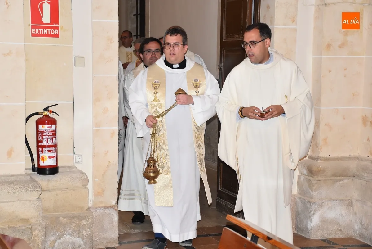 Foto 4 - Vidal Rodr&iacute;guez celebra sus Bodas de Oro Sacerdotales y Gabriel &Aacute;ngel Cid las de Plata
