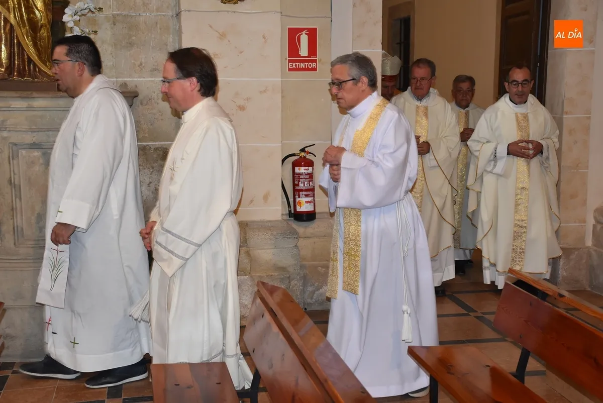 Foto 6 - Vidal Rodr&iacute;guez celebra sus Bodas de Oro Sacerdotales y Gabriel &Aacute;ngel Cid las de Plata